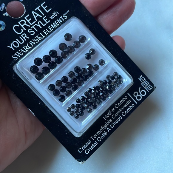 Swarovski | HotFix Combo Pack in Jet Silver & Night Crystals - Picture 5 of 7